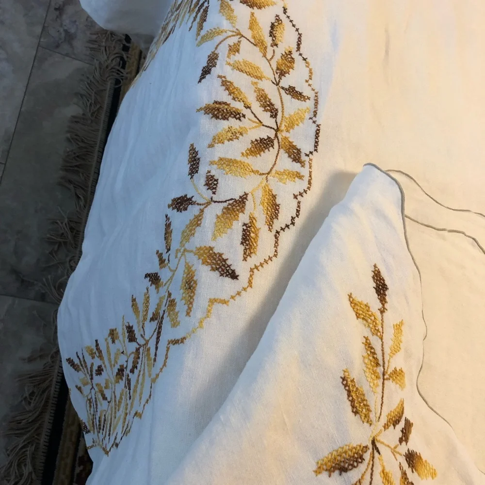 VINTAGE APPROX 82 x 64  EMBROIDERED WHEAT PATTERN LINEN TABLECLOTH